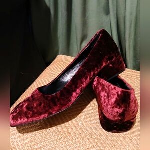Elegant Gabriella Velvet Burgundy Flats